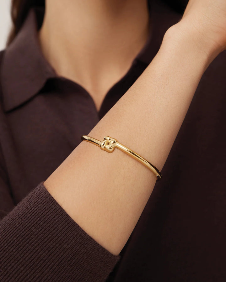 SLIM WOVEN SQUARE BANGLE LARGE (GOLD) - JENNY BIRD