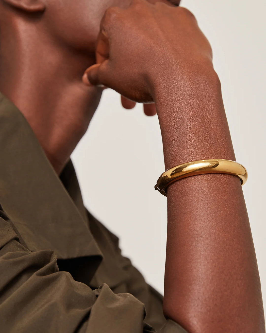 GIA MEGA BANGLE L (GOLD) - JENNY BIRD