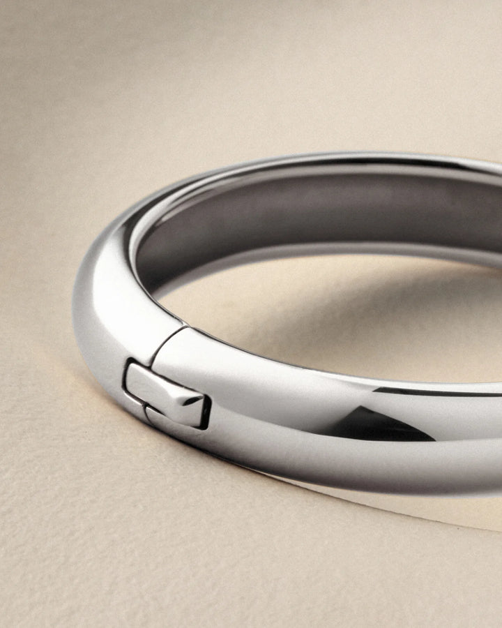 GIA MEGA BANGLE M/L (SILVER) - JENNY BIRD