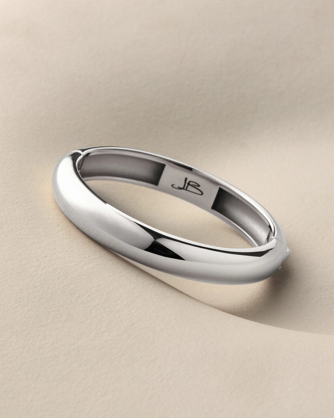 GIA MEGA BANGLE M/L (SILVER) - JENNY BIRD