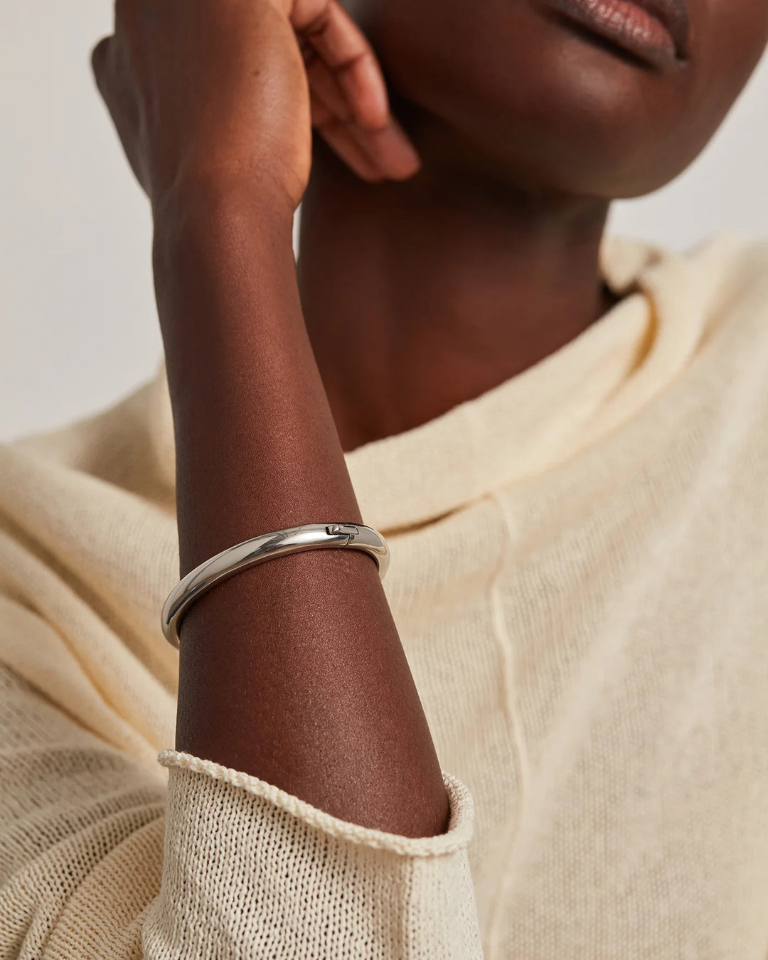 GIA BANGLE M/L (SILVER) - JENNY BIRD