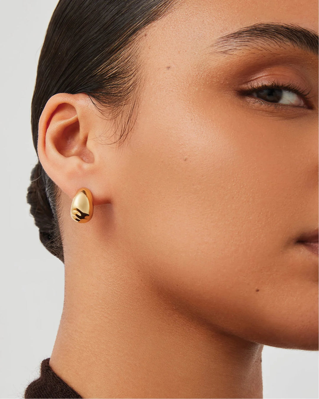 SMALL NELLE HOOPS (GOLD) - JENNY BIRD