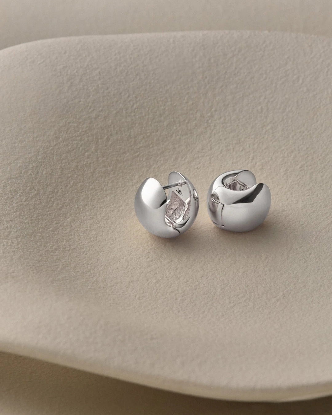 MINI GEMMA HOOPS (SILVER) - JENNY BIRD