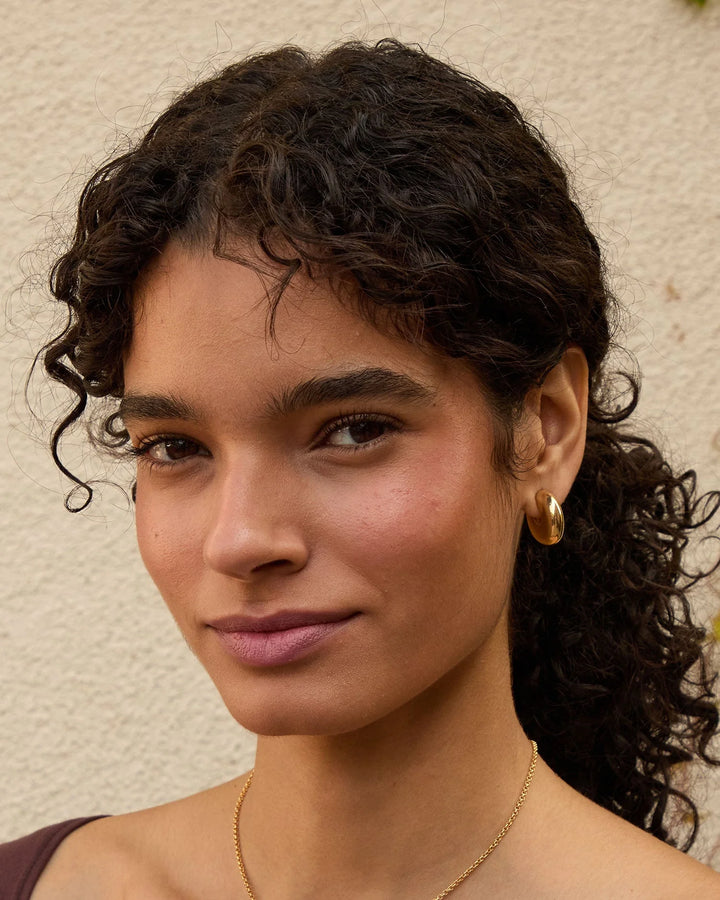 LE HOOP EARRINGS (GOLD) - CLARE V.