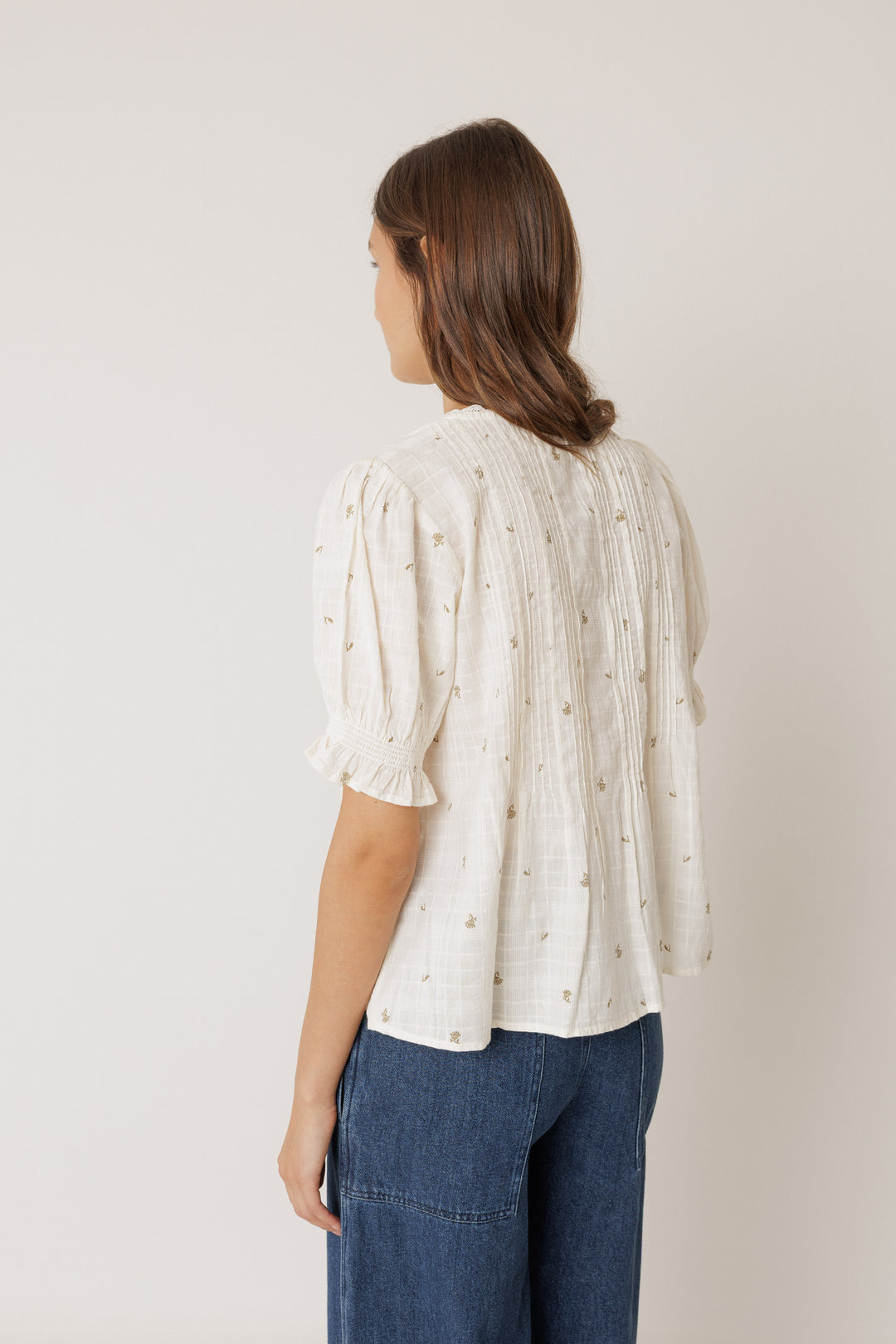 V-NECK PINTUCK BLOUSE (CRUDO) - INDI&COLD