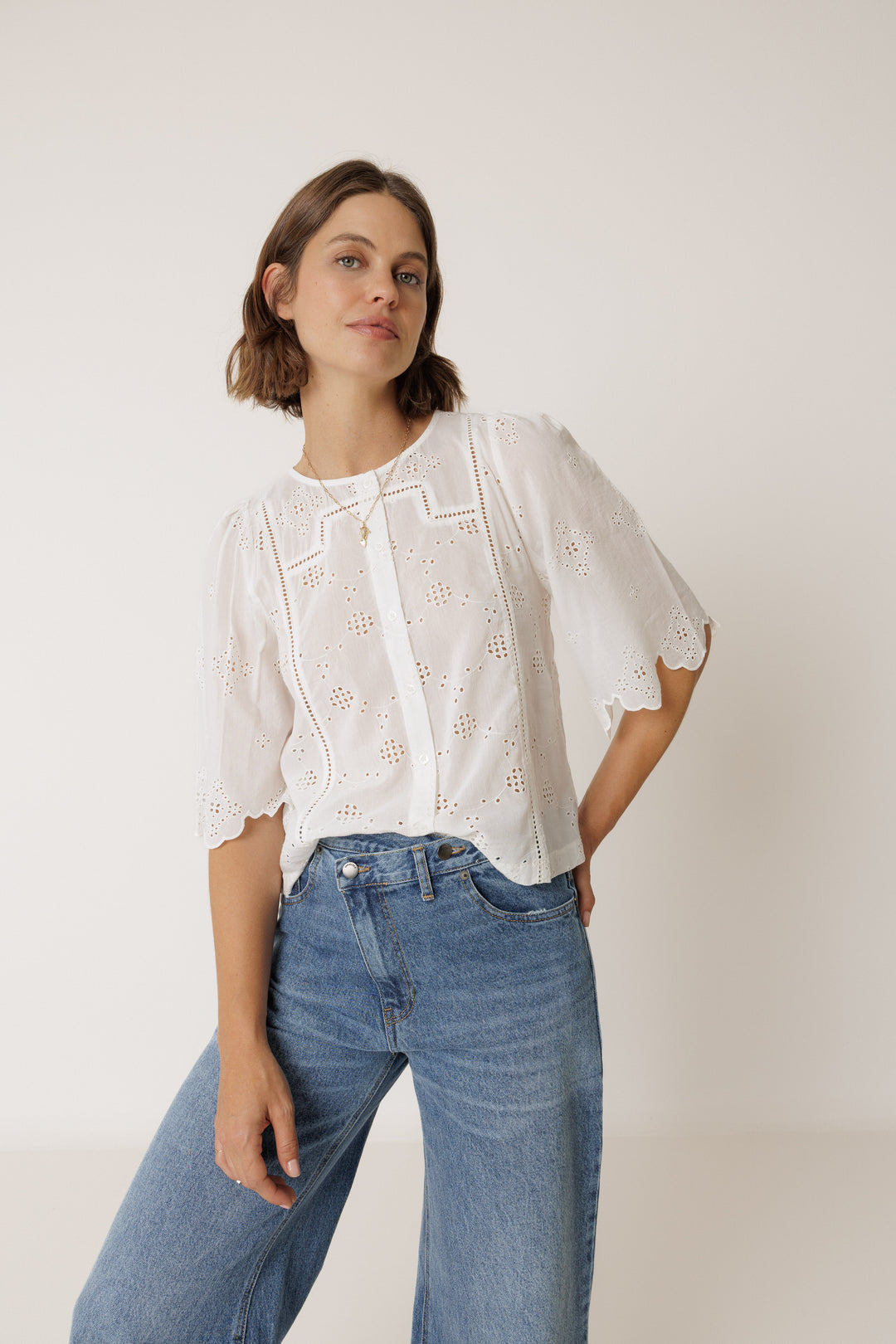BUTTON UP EYELET BLOUSE (BLANCO) - INDI&COLD