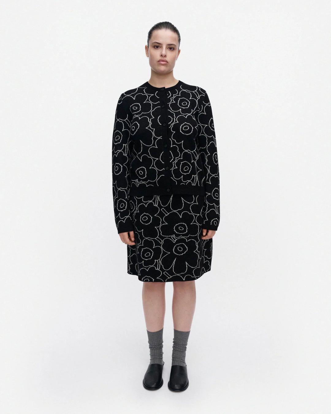 VILLI PIIRTO UNIKKO KNITTED CARDIGAN (BLACK/OFF WHITE) - MARIMEKKO