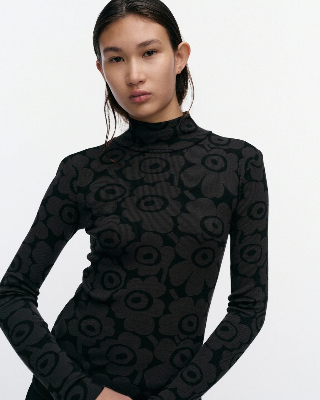 VILPOTUS UNIKKO TURTLENECK SHIRT (BLACK/DARK GREY) - MARIMEKKO