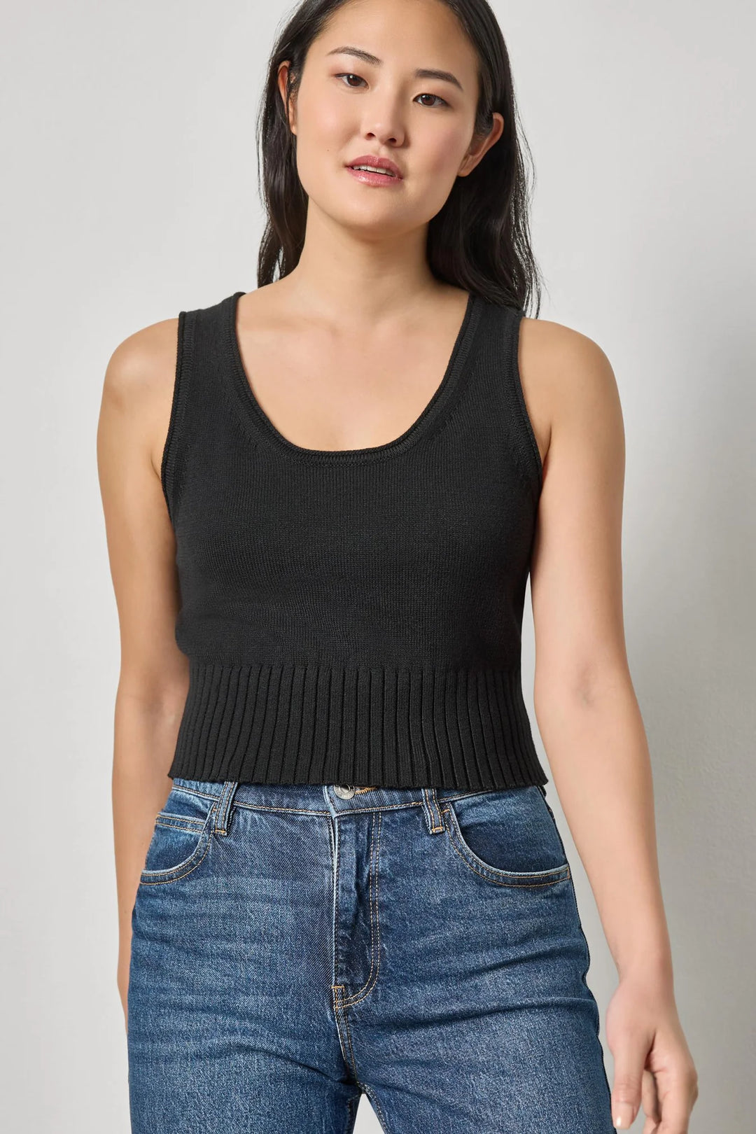 CROPPED SCOOP TANK SWEATER (BLACK) - LILLA P