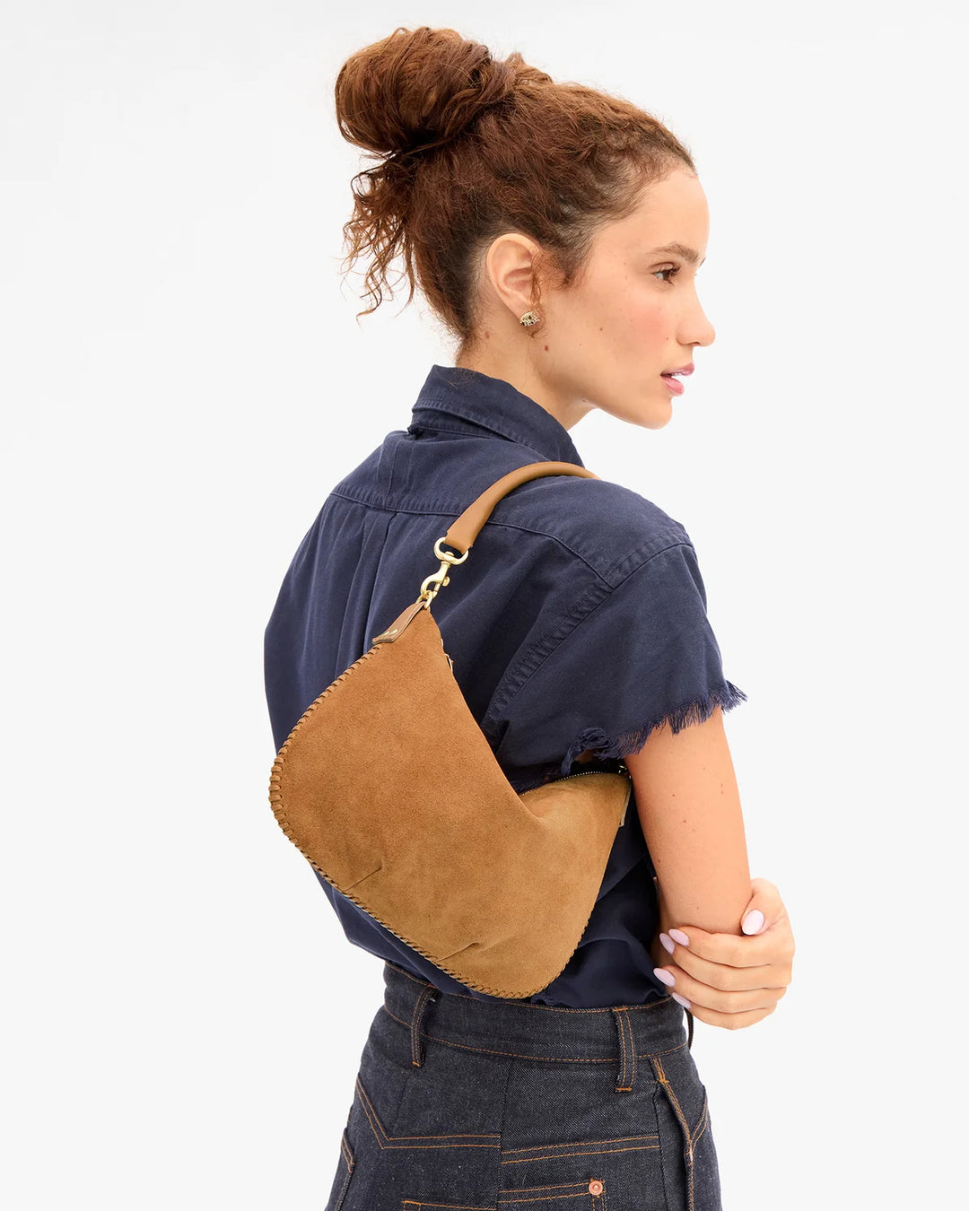 PETIT MOYEN MESSENGER W/ WHIPSTITCH (SUEDE CARAMEL) - CLARE V.