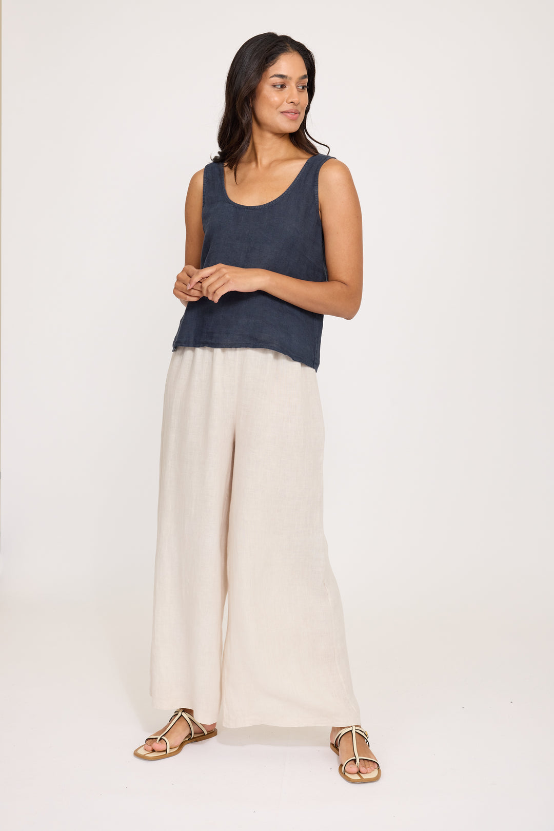 SLEEVELESS LINEN SCOOP TOP (MIDNIGHT NAVY) - PISTACHE