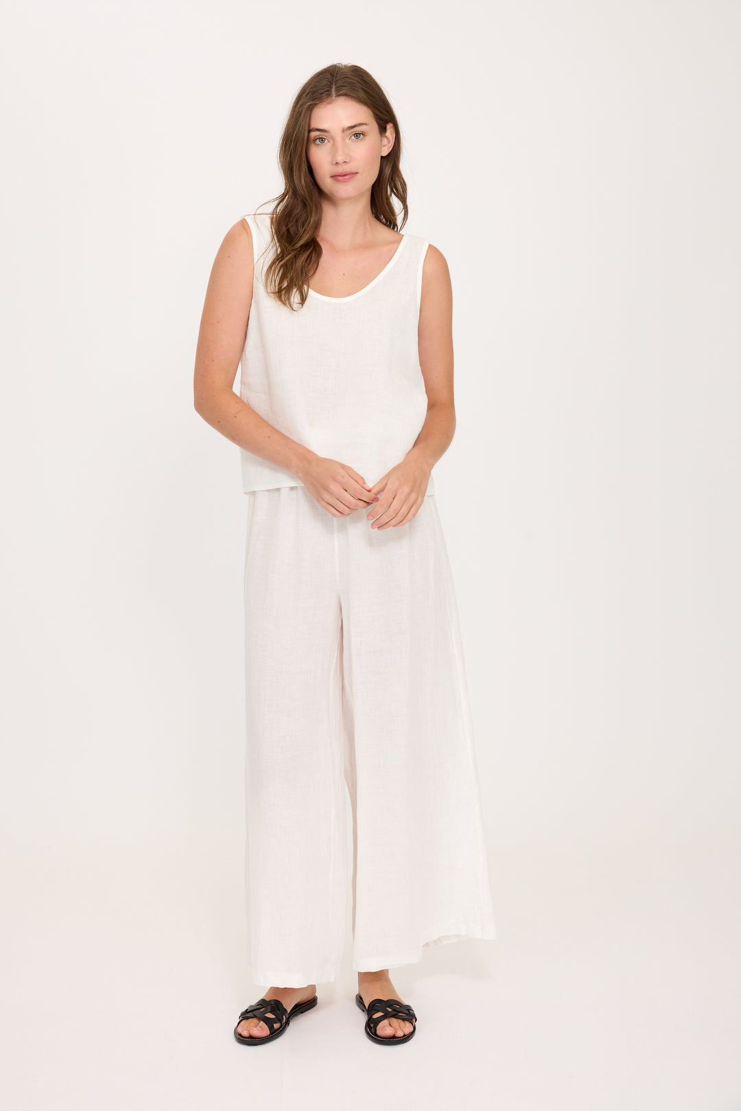 SLEEVELESS LINEN SCOOP TOP (WHITE) - PISTACHE
