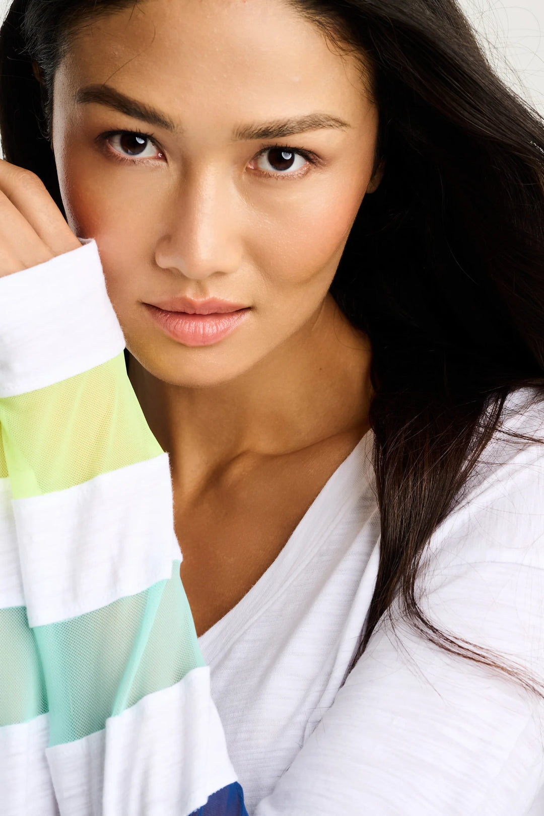 MESH FEST V-NECK (WHITE) - LISA TODD