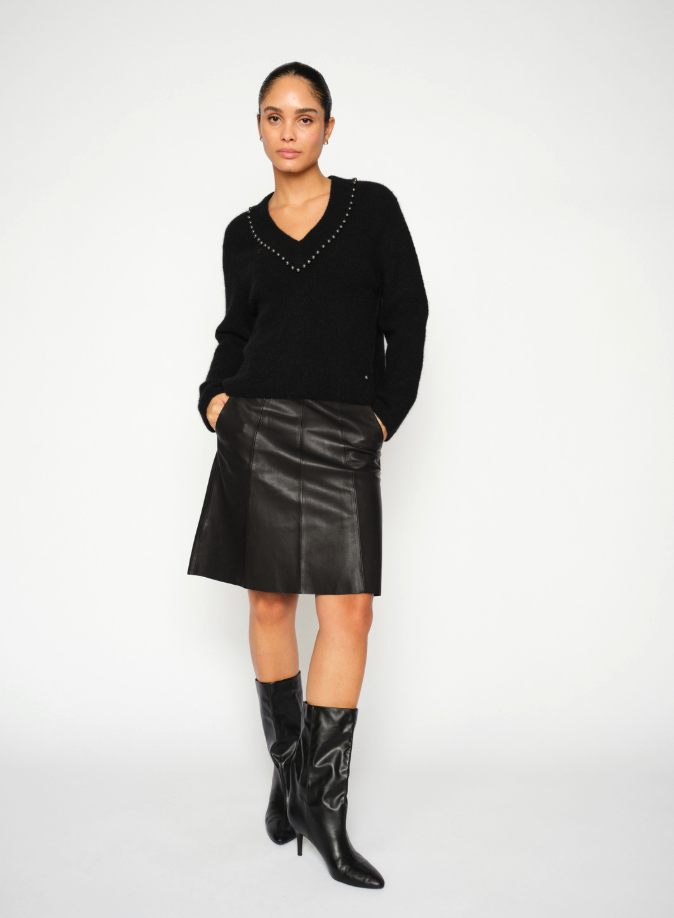 ZORA V-NECK BEAD KNIT SWEATER (BLACK) - MOS MOSH