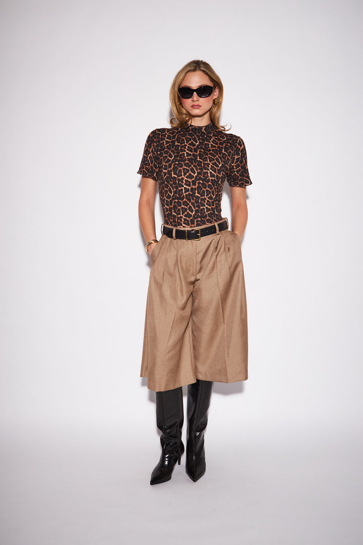 VIVIENNE SHORT SLEEVE TOP (AMUR LEOPARD) - JOHN+JENN