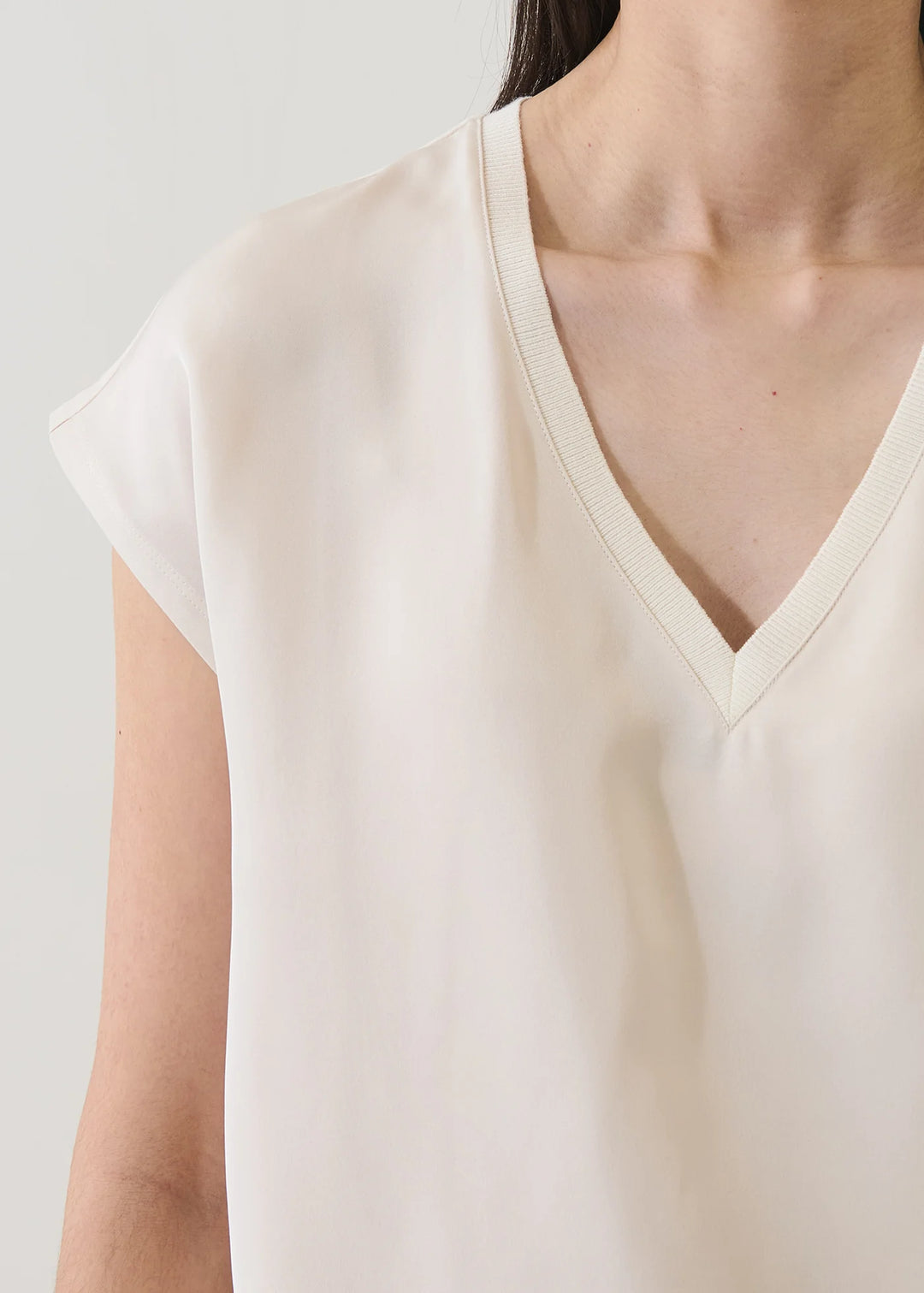 SILK V-NECK DOLMAN SLEEVE TEE (ECRU) - PATRICK ASSARAF