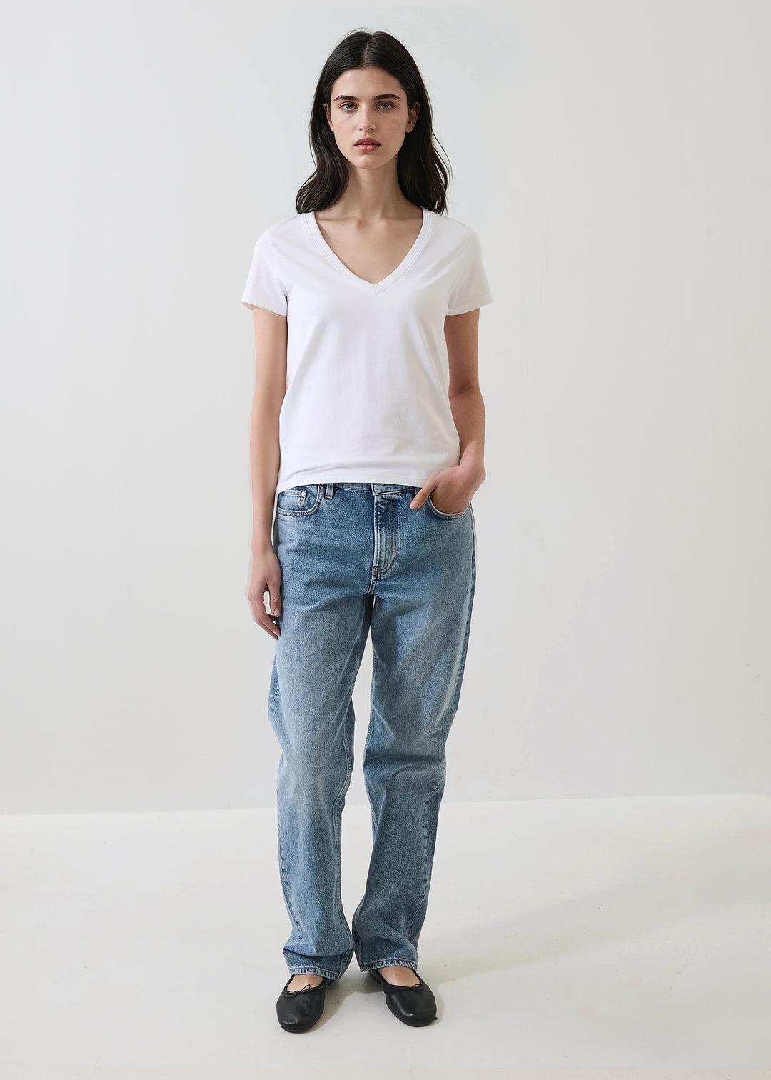 S/S ICONIC PIMA STRETCH FITTED V-NECK (WHITE) - PATRICK ASSARAF