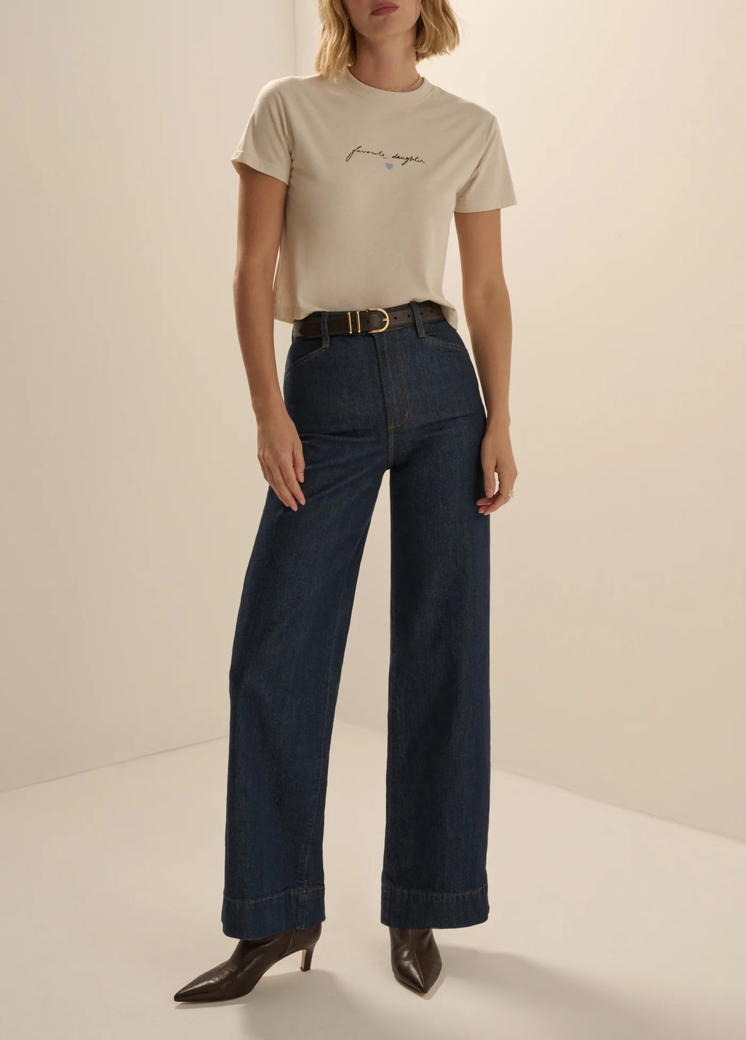 CROPPED SIGNATURE CHEST TEE(PUMICE ESPRESSO) - FAVORITE DAUGHTER