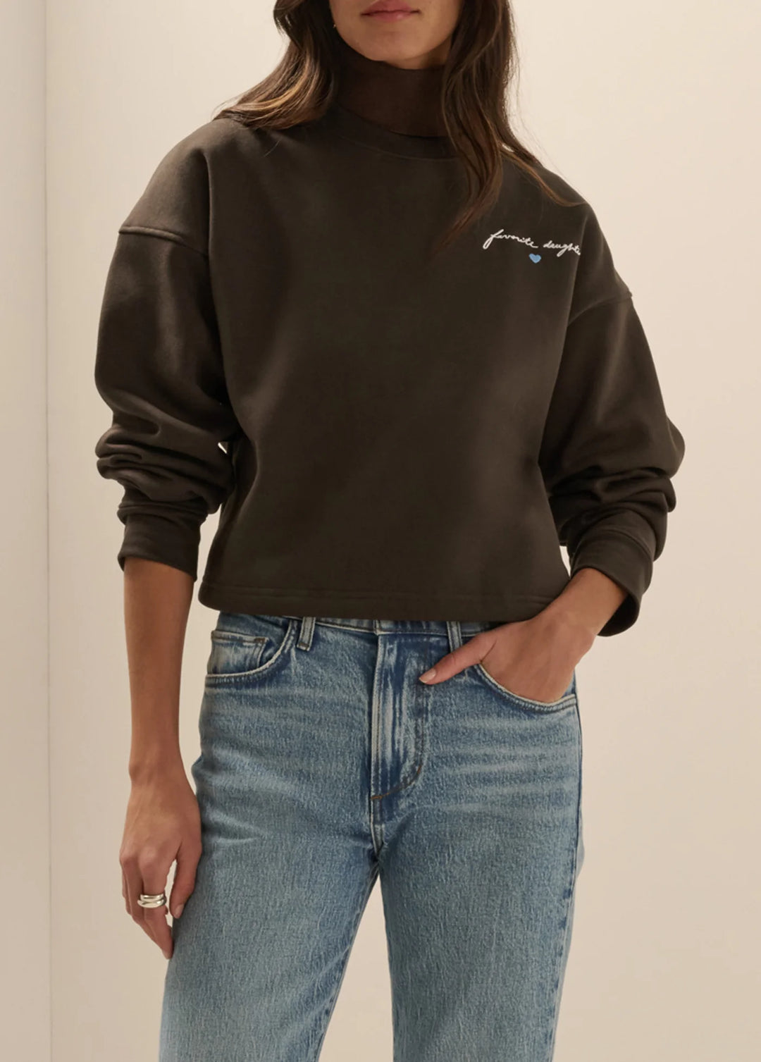 EMBROIDERED CROPPED SIGNATURE SWEATSHIRT (ESPRESSO WHITE) - FAVORITE DAUGHTER