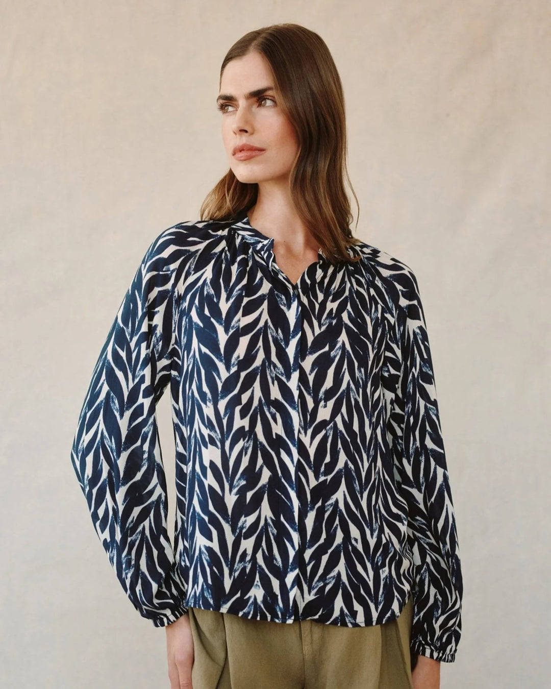 LONG SLEEVE SHIRRED RAGLAN SHIRT - BELLA DAHL
