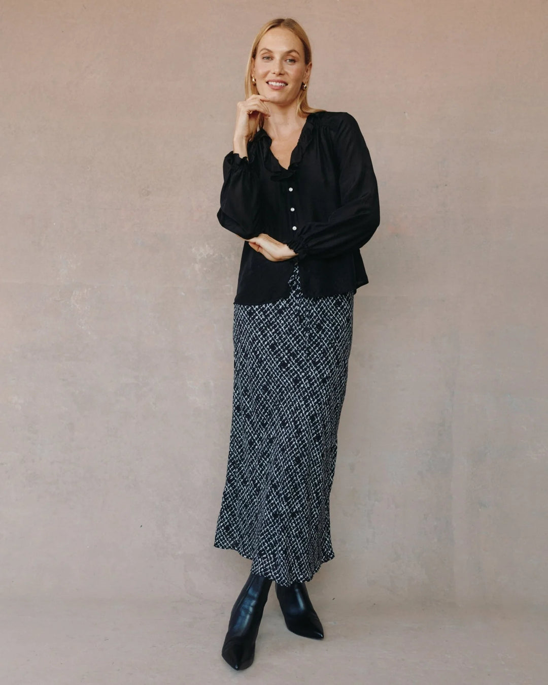 RAGLAN RUFFLE BLOUSE (BLACK) - BELLA DAHL