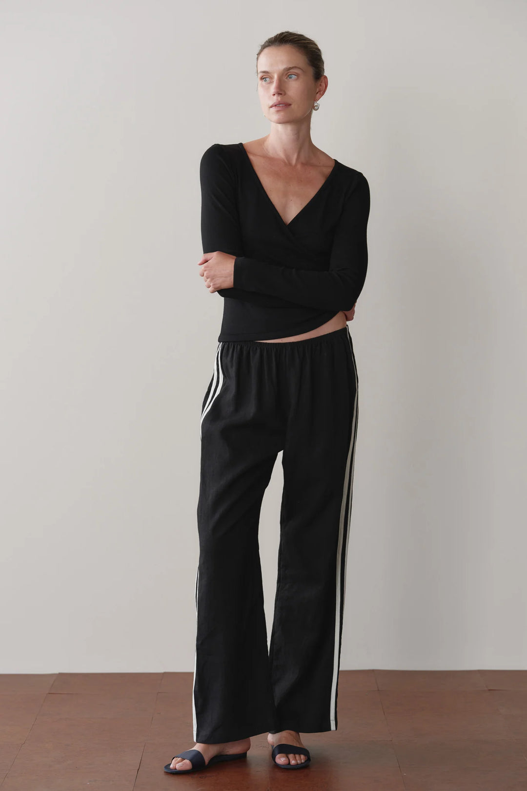THE LINEN CROP RACER STRIPE PANT (JET) - DONNI
