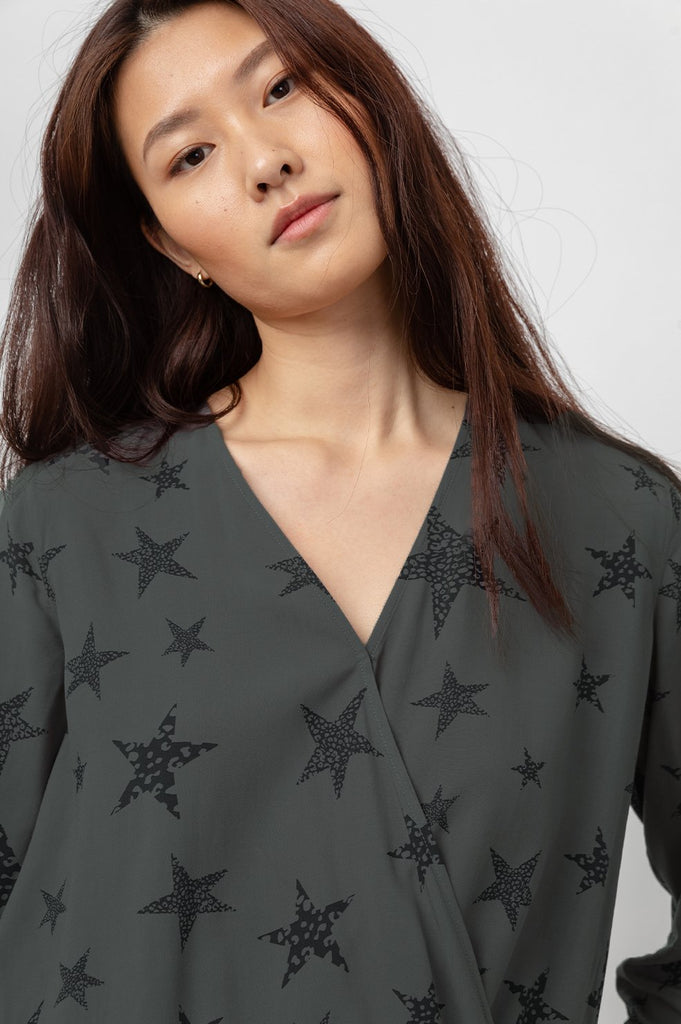 HILLARY BLOUSE (CHEETAH STARS) - RAILS