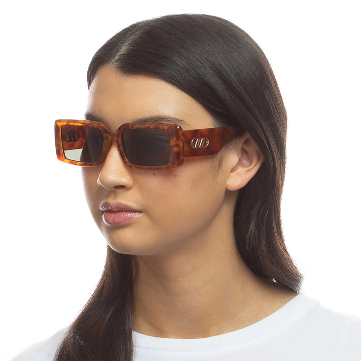THE IMPECCABLE SUNGLASSES (TOFFEE TORT) - LE SPECS
