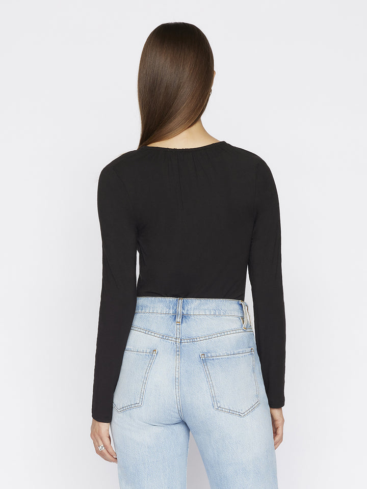 RUCHED CUTOUT LONG SLEEVE TOP - FRAME