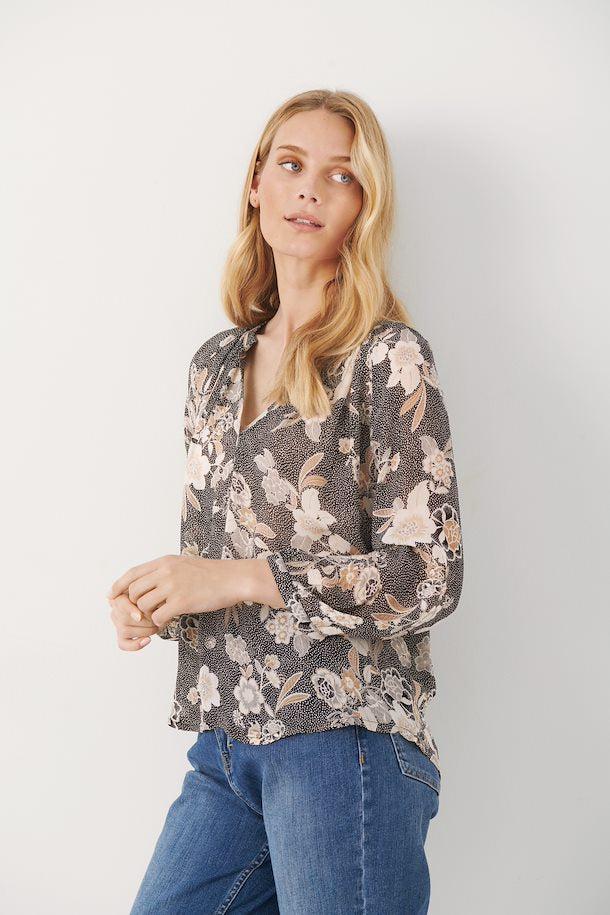 ERDONAE BLOUSE (BLACK WALLPAPER) - PART TWO